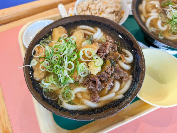 定番の肉ごぼ天うどん