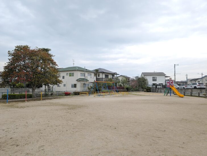 囲まれている割には開放感のある公園