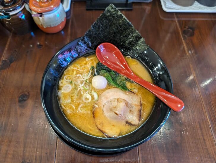 恭や 姪浜店のラーメン