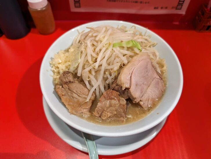 麺家 菊二朗の麺150g（最少）、その他トッピングは普通のラーメン