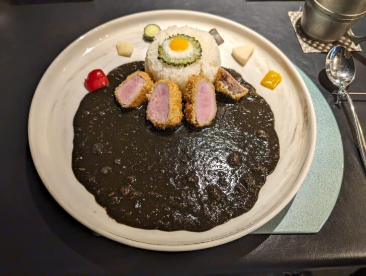 メインのカツカレー