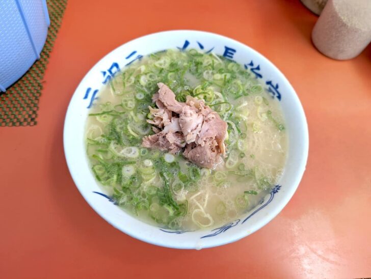 長浜屋と見た目がほとんど同じ長浜家のラーメン