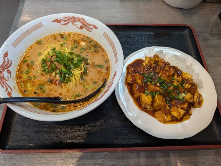 担々麺と麻婆丼ミニのセット