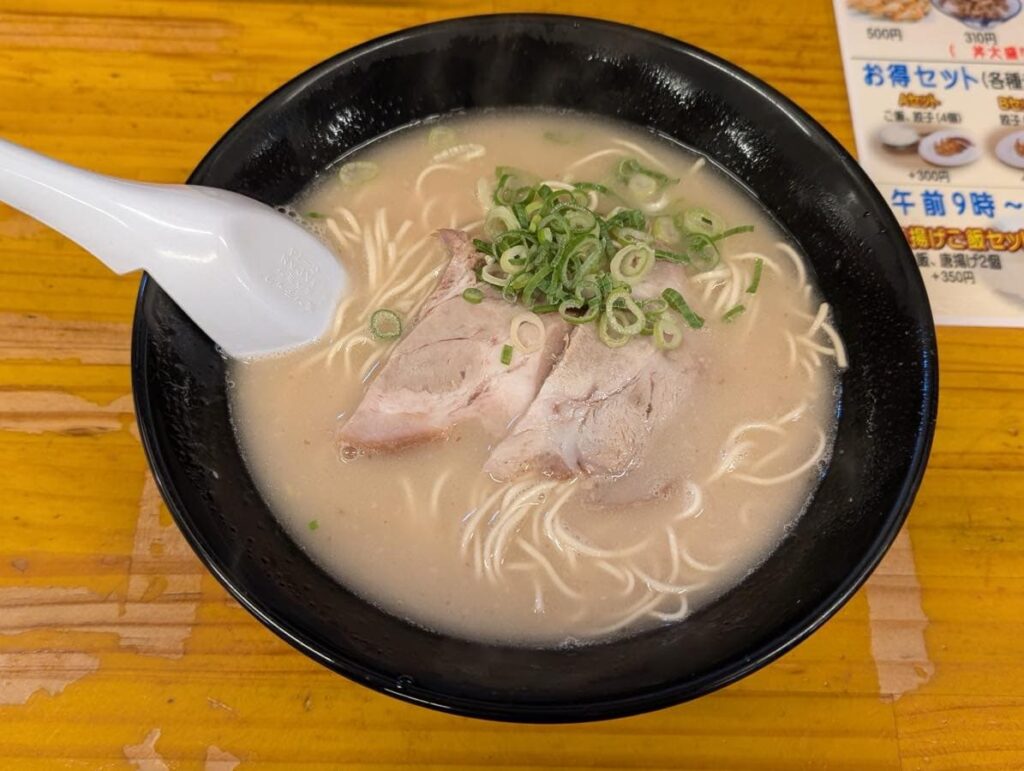 24時間営業の「長浜ナンバーワン 長浜店」実食レビュー。屋台発の長浜ラーメンチェーン