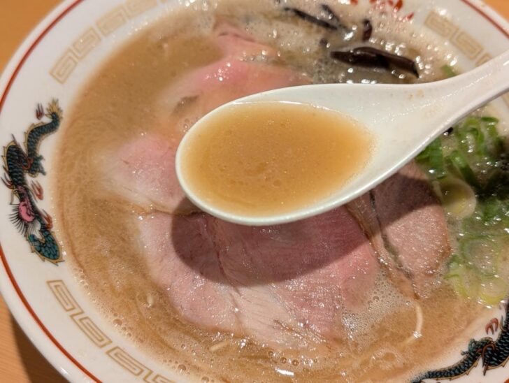 しっかりと熟成した豚骨の香りは、豚骨ラーメン好きにはたまらない