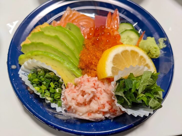 日の出のカリフォルニア海鮮丼