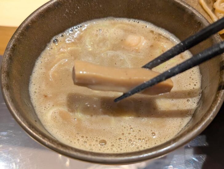 メンマは太くてとっても立派、食べ応えあり