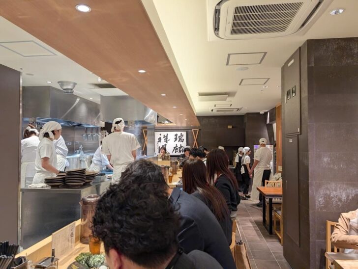 博多一双 雙の店内
