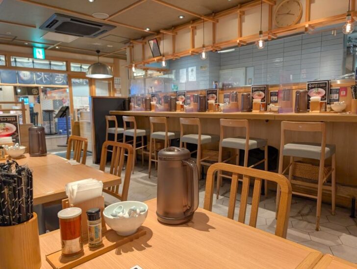 内装も、ラーメンを出す店とは思えない和の雰囲気
