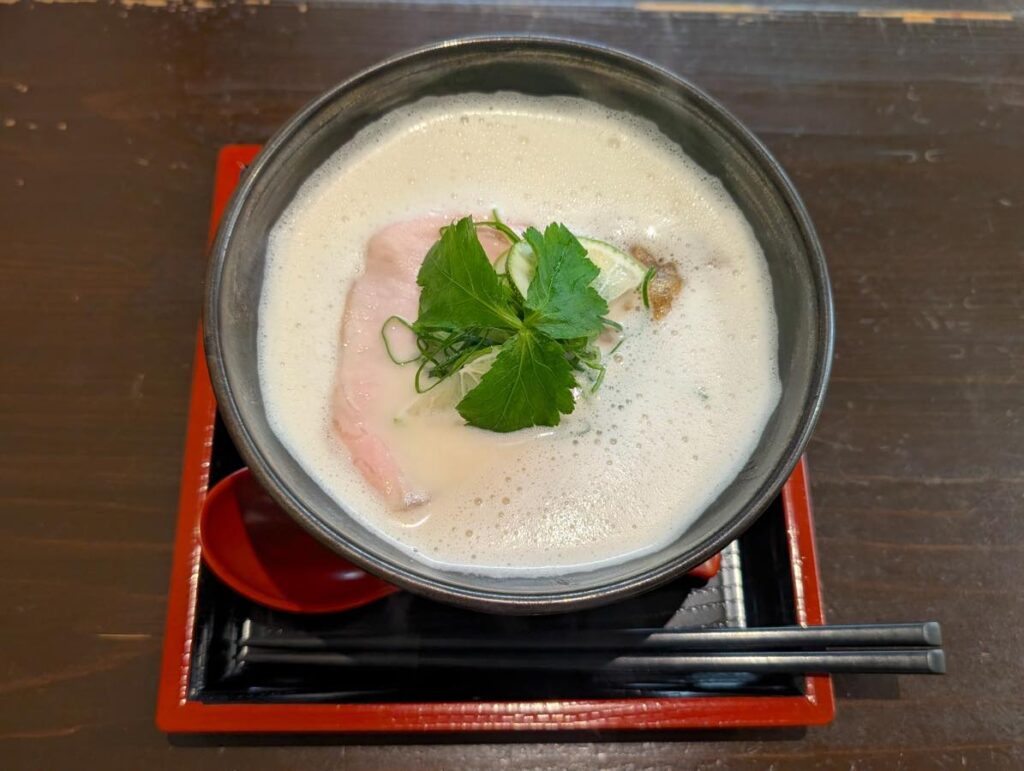 「豚白湯創作麺処 友池」を実食レビュー