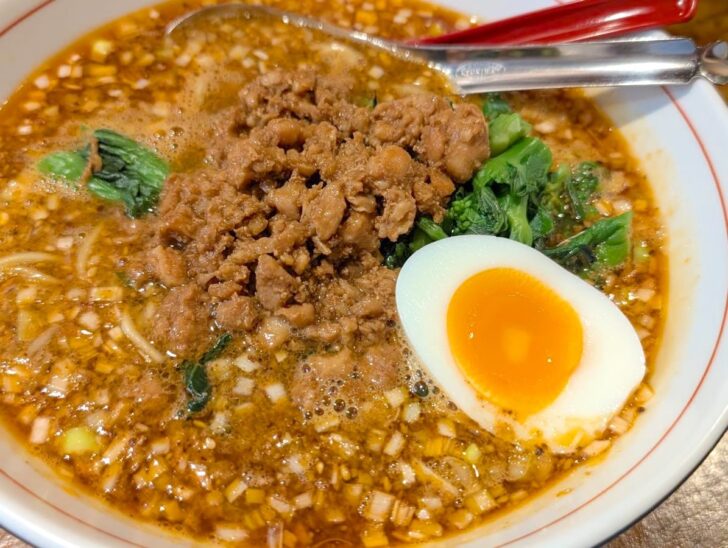 いかにも食欲をそそるビジュアルの担々麺