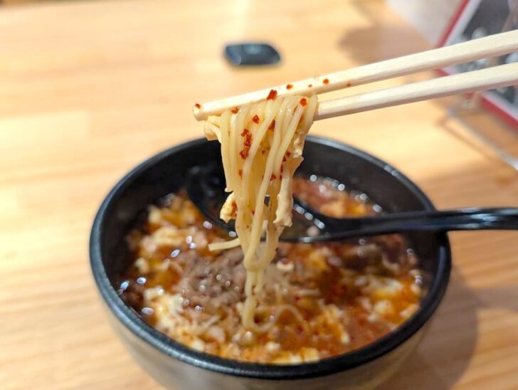 麺はお店の方おすすめの玉子麺