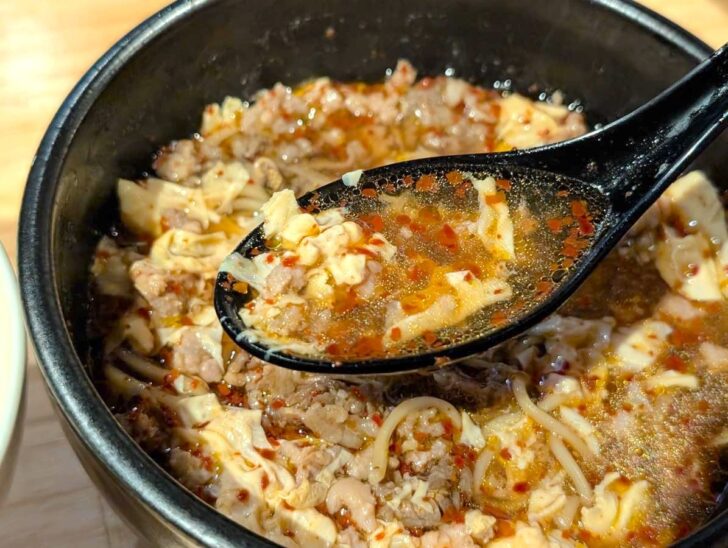 この辛麺、スープがめちゃくちゃうまい