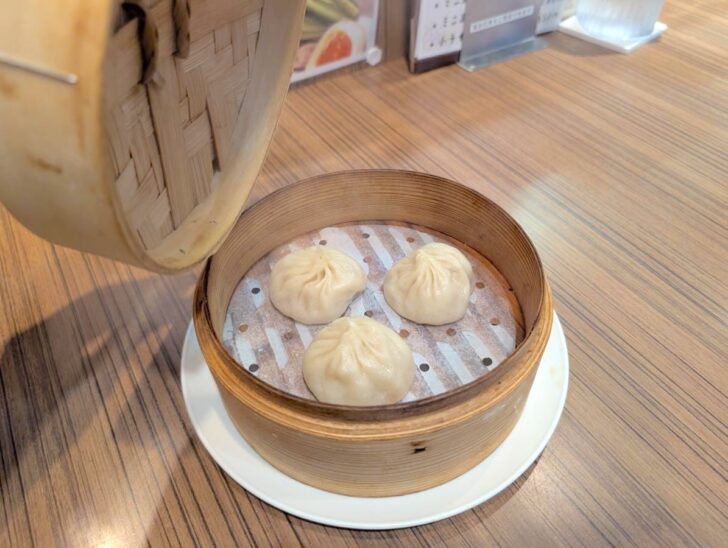 プラス200円でせいろ入りの小籠包が3個も食べられる