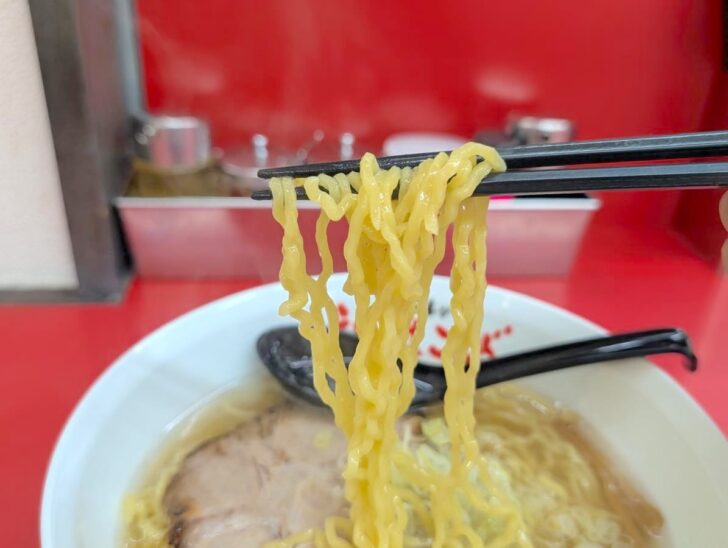 慶史に特注した12日間熟成のオリジナル中太麺