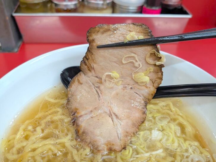 食べ応えのある大きめのチャーシュー