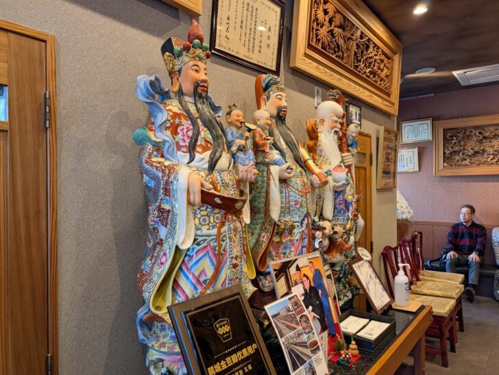 店内にある調度品の数々が高級感を醸し出す