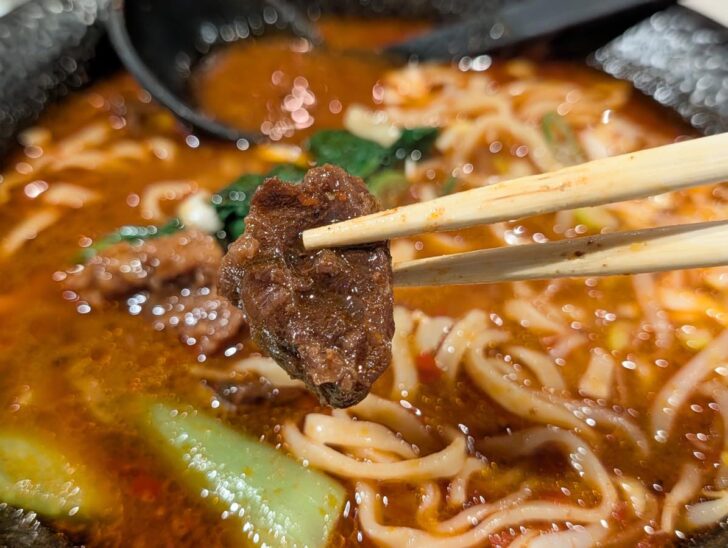 牛肉もしっかり入っていていおいしいんですが、なにせ辛い