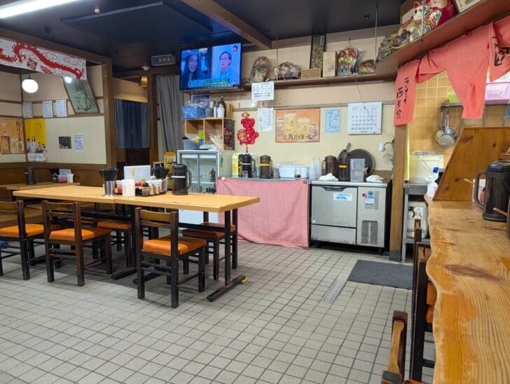 店内は、昔ながらの食堂といった雰囲気