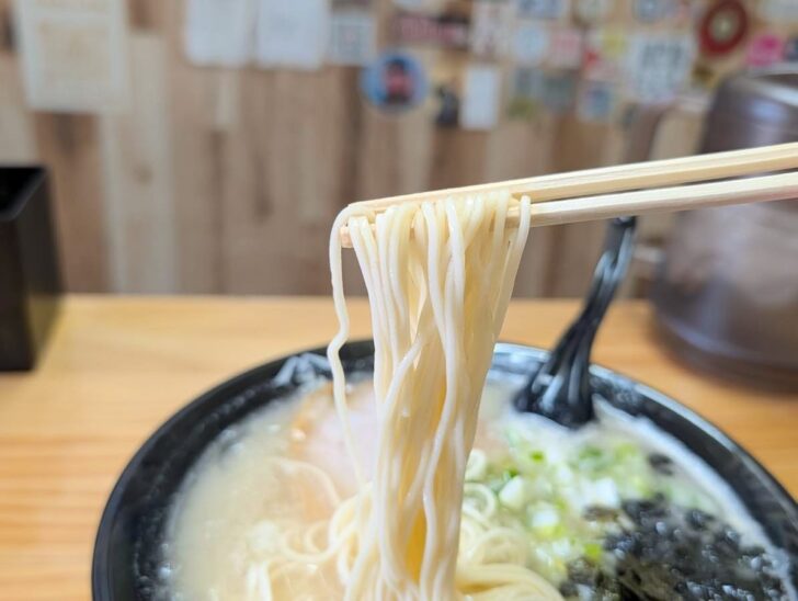 麺は青山製麺所オリジナル