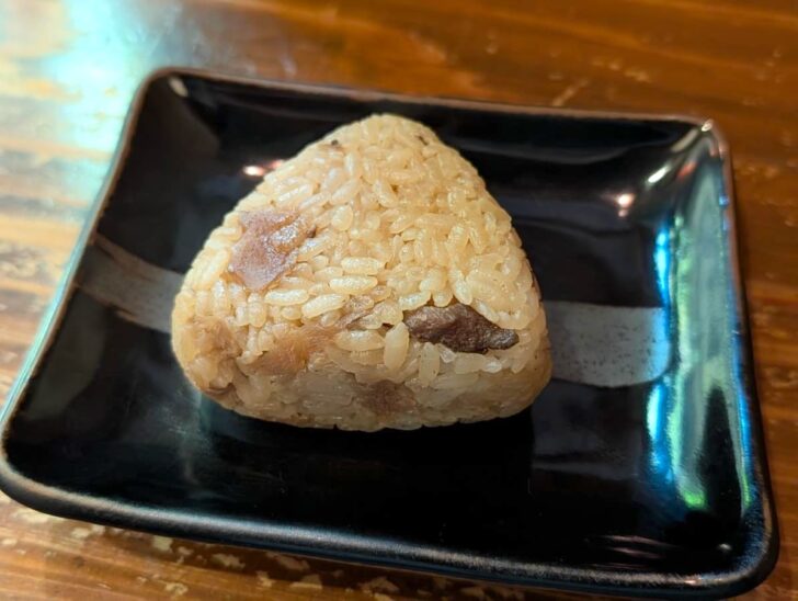 春月庵のかしわおにぎり