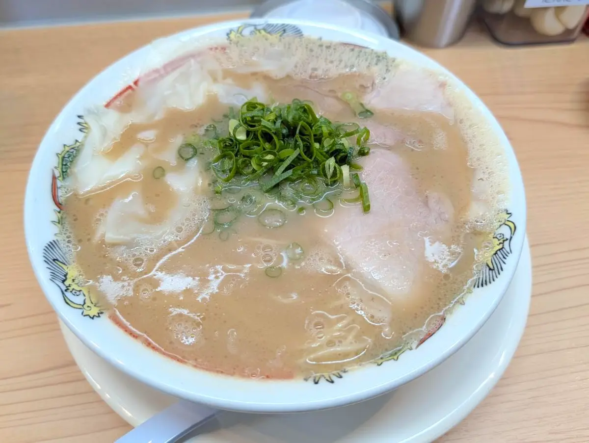「博多豚骨ラーメン ぶっとび」を実食レビュー