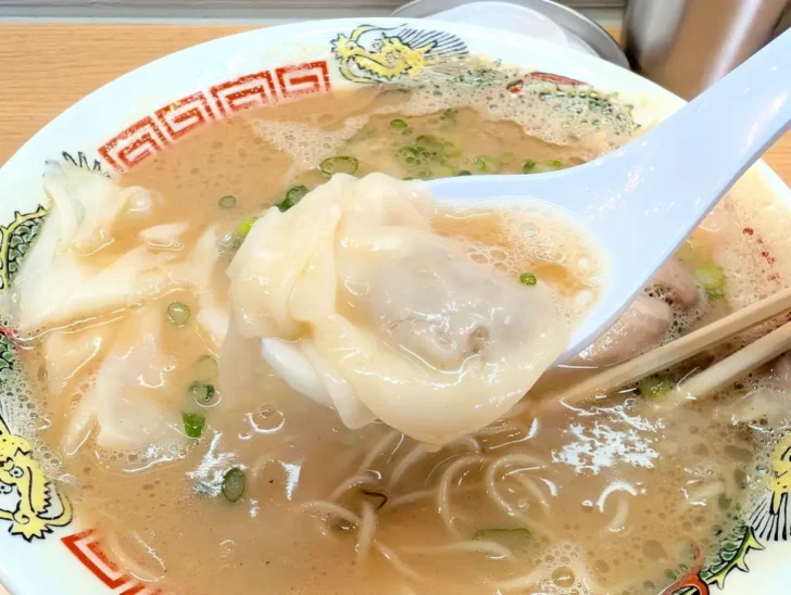 プルプルとしたワンタンで食べ応えアップ