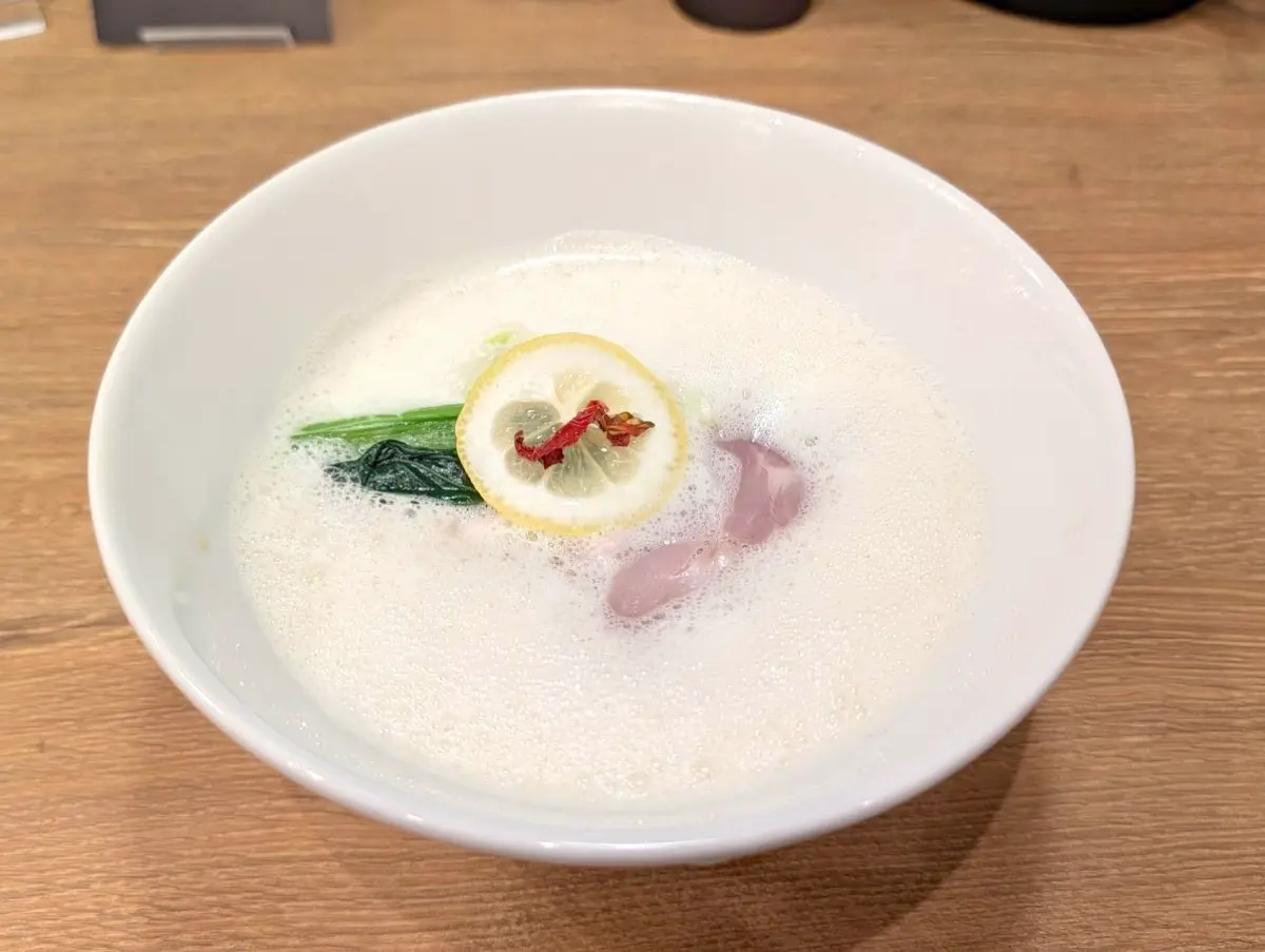 ラーメン滑走路「ナカムラボ」で鶏そば