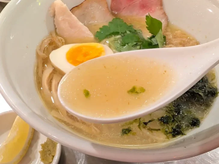 スープはとても味わい深い