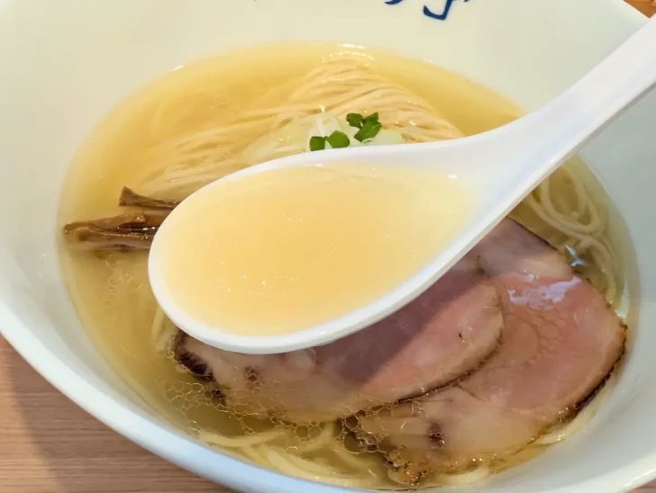 あんゆう亭塩ラーメンのスープ
